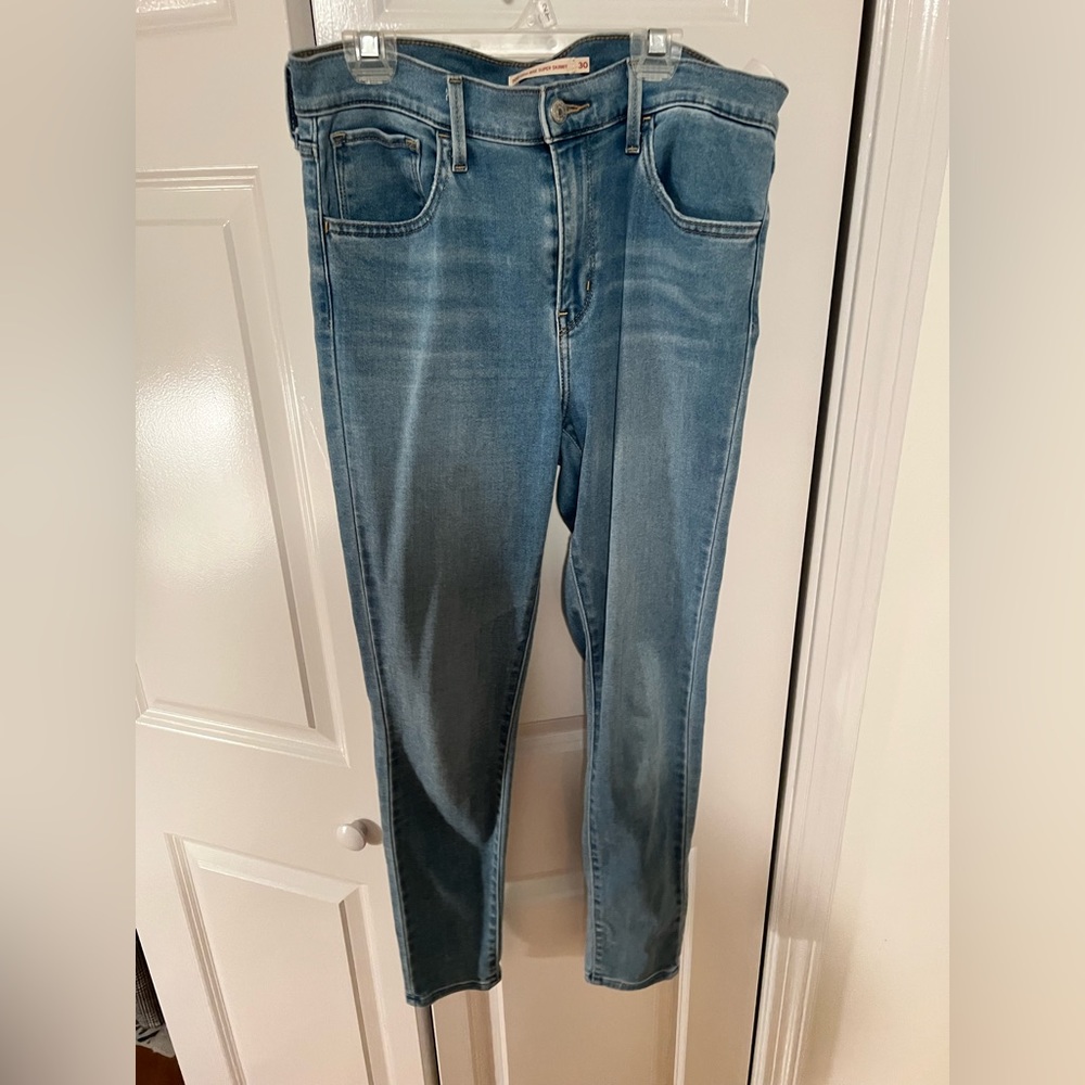 Levi skinny jeans. 720 High rise super skinny